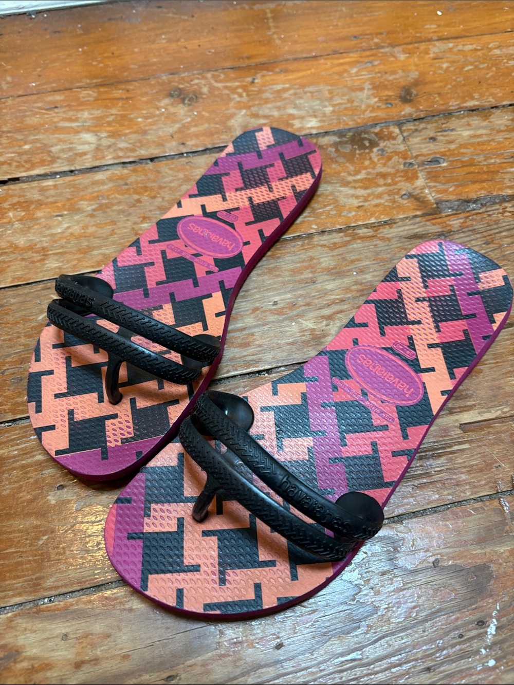 Havaianas Women’s Pink, Coral & Black Patterned Slide Sandals